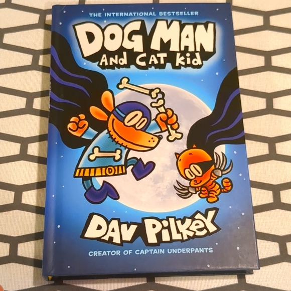 Dogman and Cat kid book NWT - Picture 1 of 3